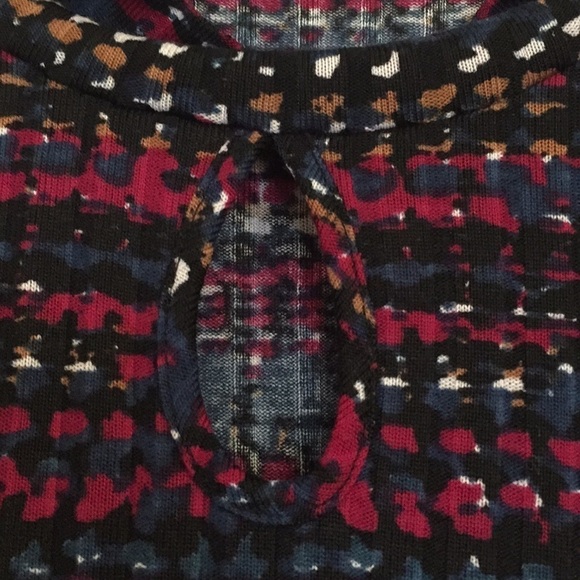 Kim Rogers Keyhole Top - Picture 4 of 6